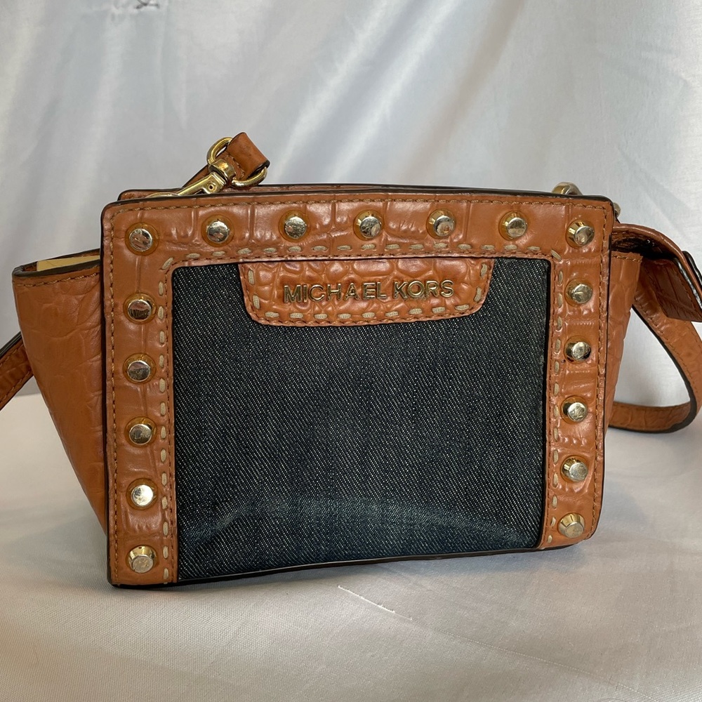 Michael Michael Kors MINI STUDDED DENIM SELMA MESSENGER
